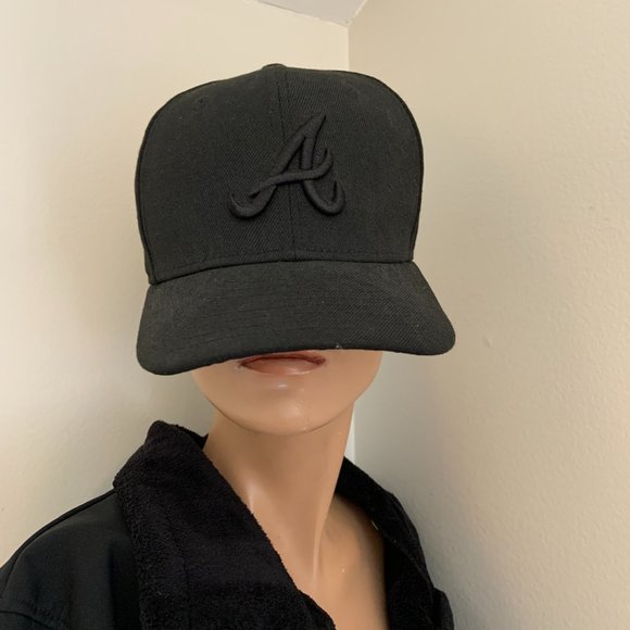 New Era Black Atlanta Braves Hat - Picture 2 of 6